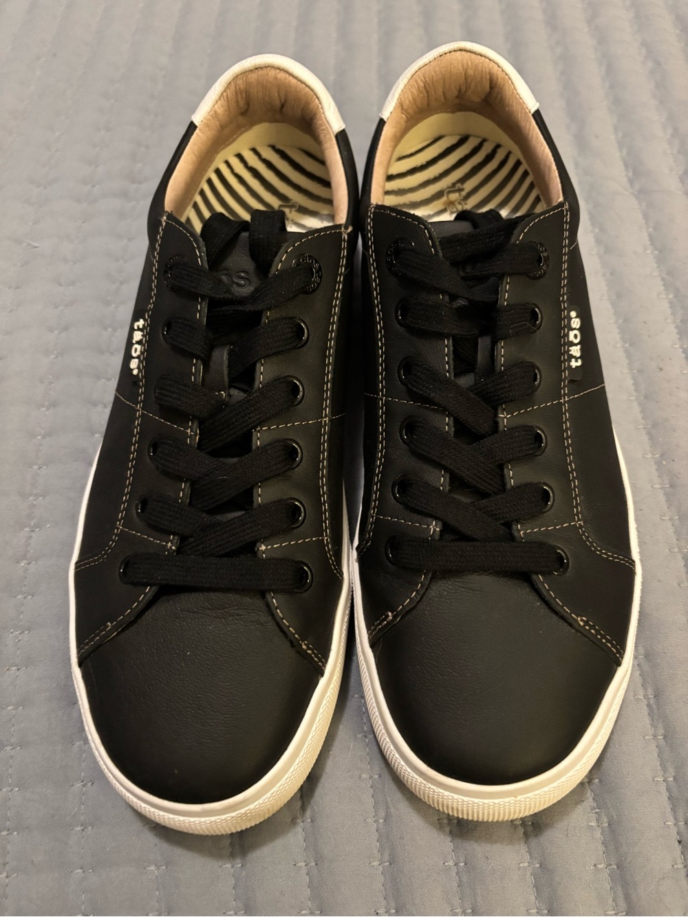 Taos Heart & Soul Lux Black Low-Top Womens Leather Sneakers Lace Up EUC 9.5